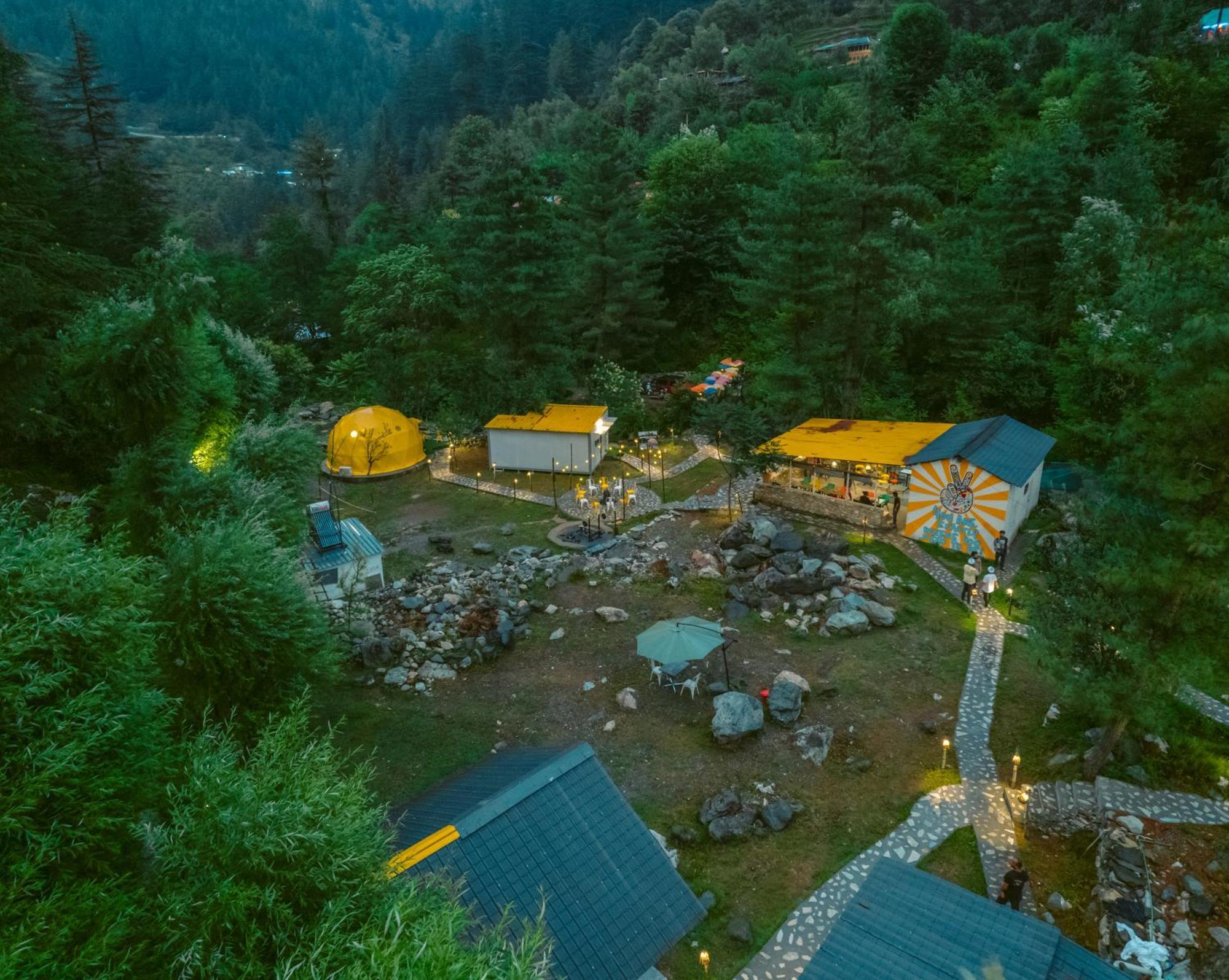 Whoopers Boutique Resort Jibhi Bagian luar foto