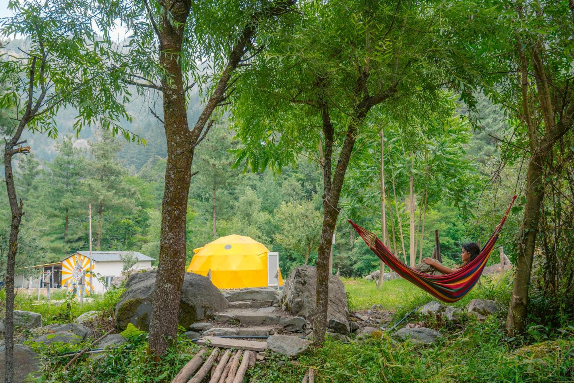 Whoopers Boutique Resort Jibhi Bagian luar foto