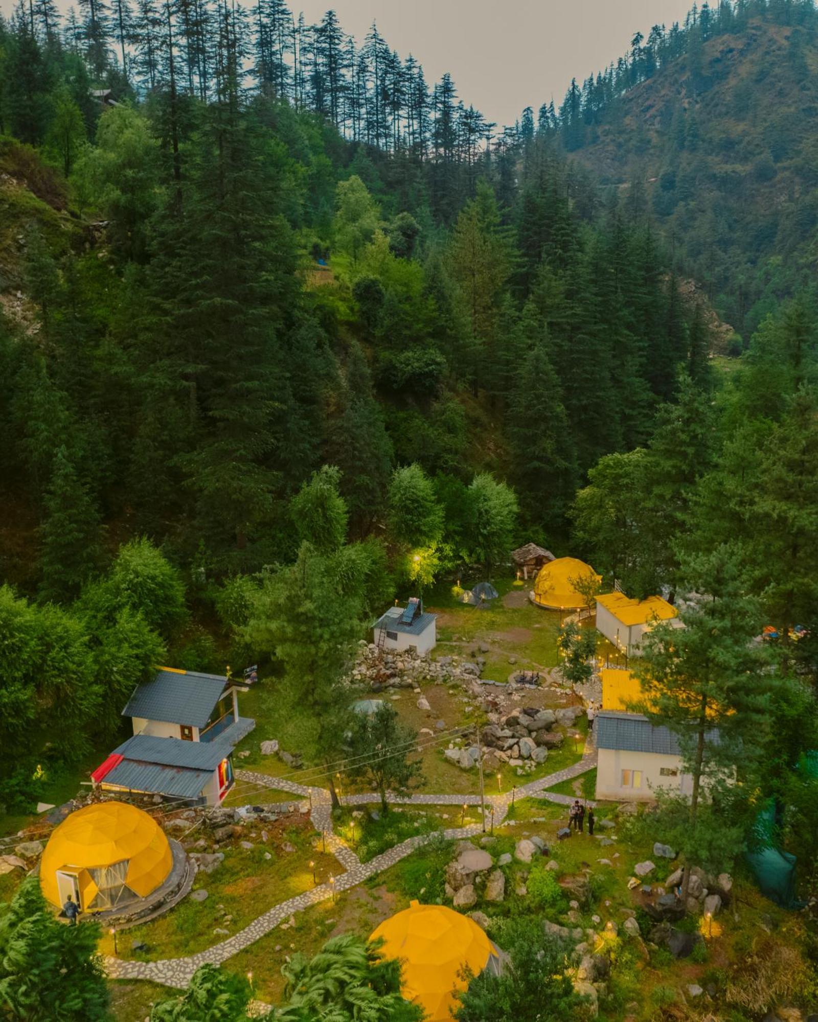 Whoopers Boutique Resort Jibhi Bagian luar foto