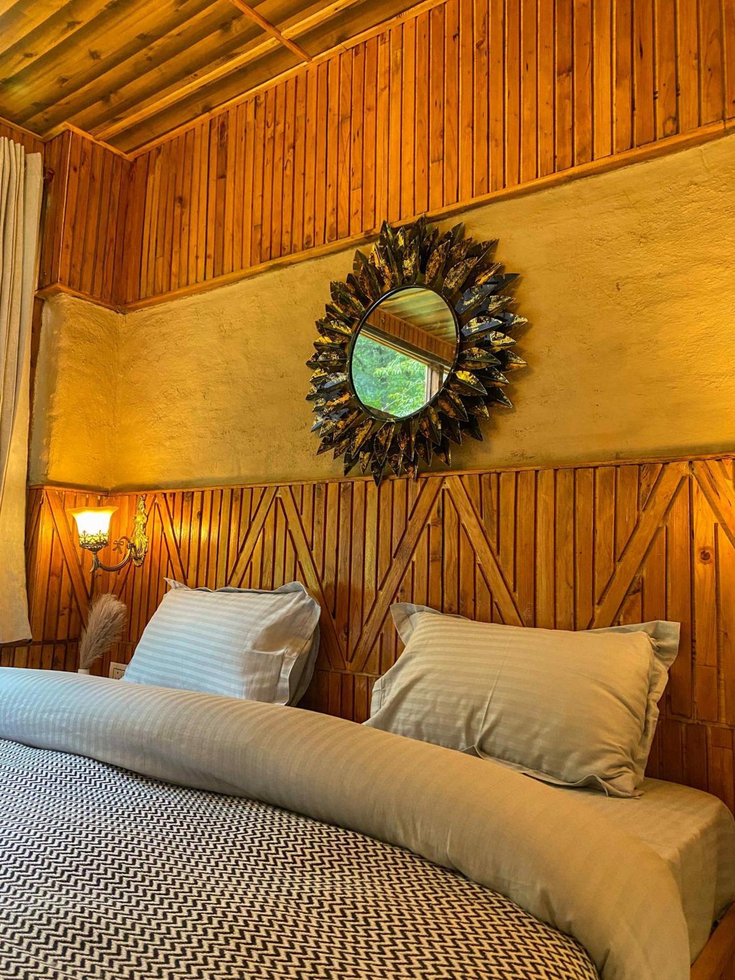 Whoopers Boutique Resort Jibhi Bagian luar foto
