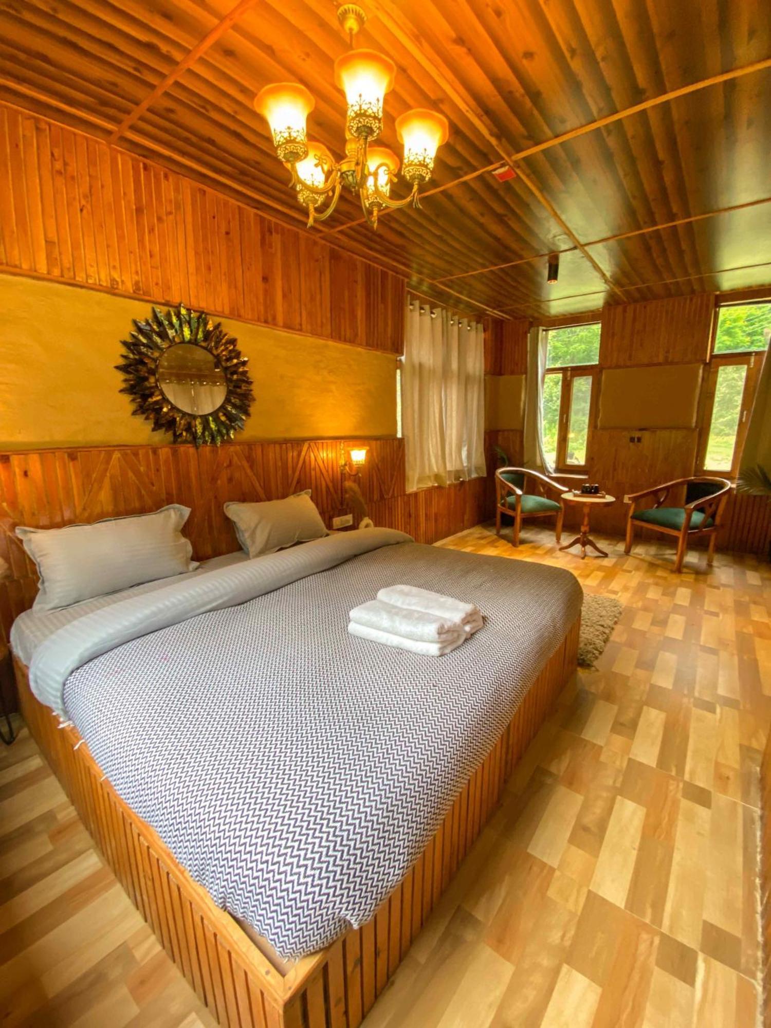 Whoopers Boutique Resort Jibhi Bagian luar foto