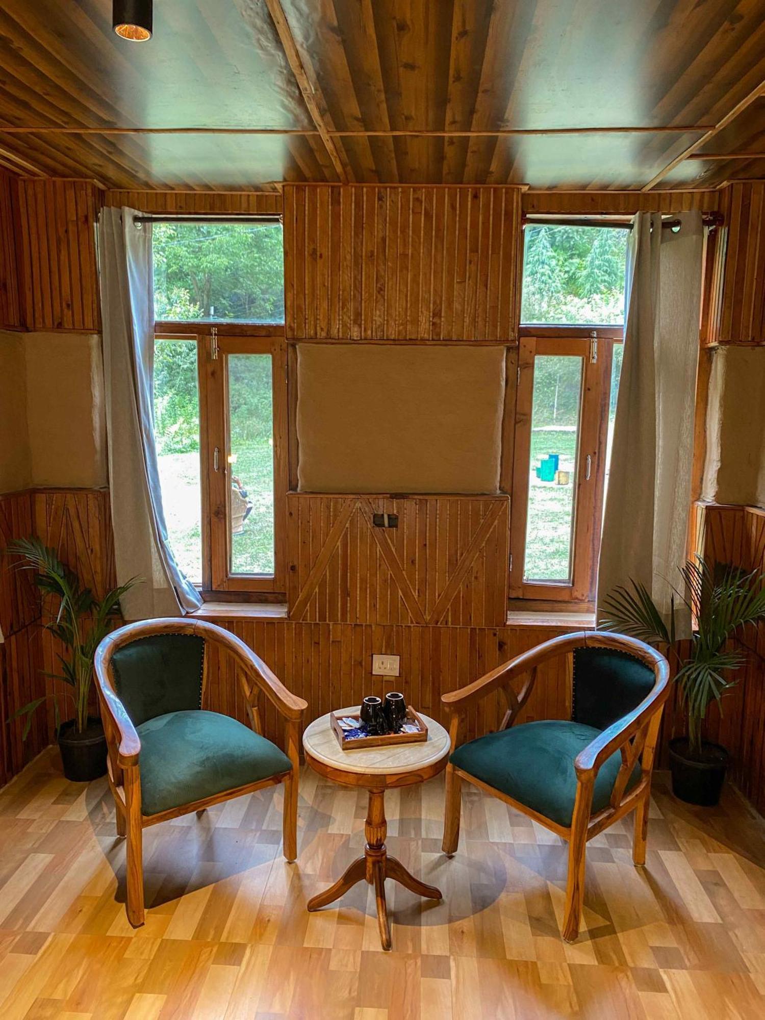 Whoopers Boutique Resort Jibhi Bagian luar foto